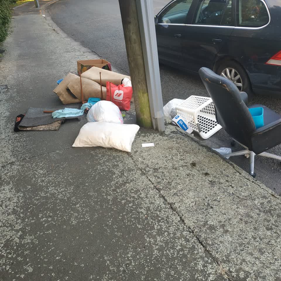 The photograph attached to this rubbish/recycling report