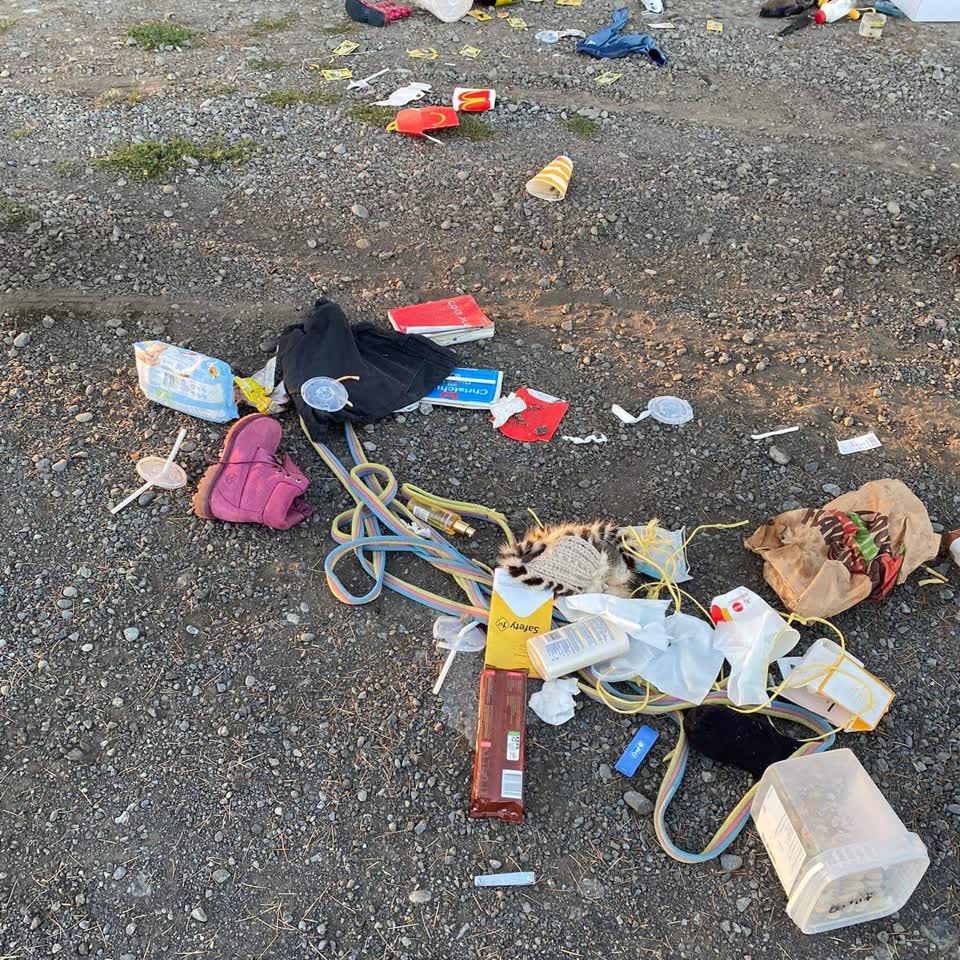 The photograph attached to this rubbish/recycling report