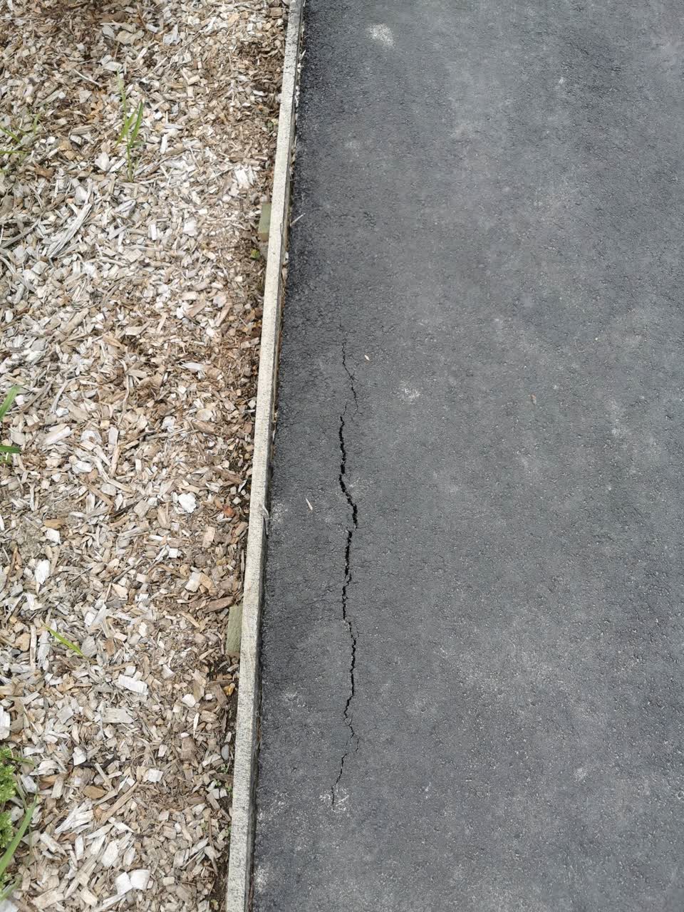 The photograph attached to this roading/streets report