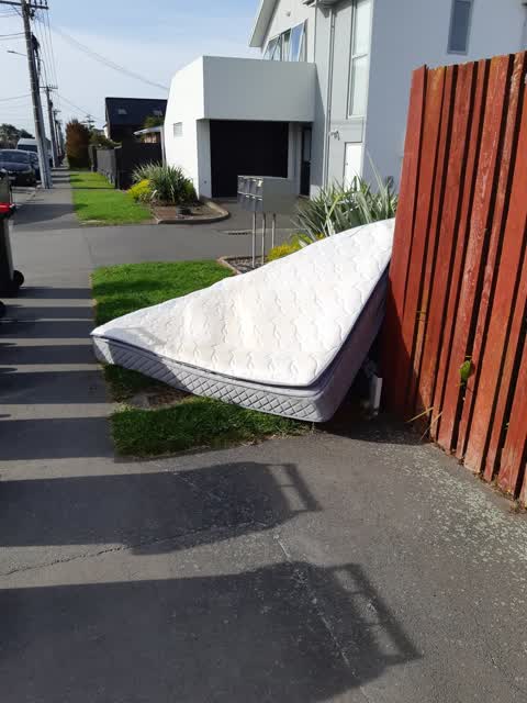 Rubbish/Recycling, a report photo