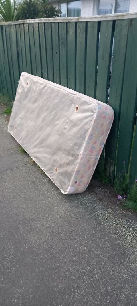 Rubbish/Recycling, a report photo
