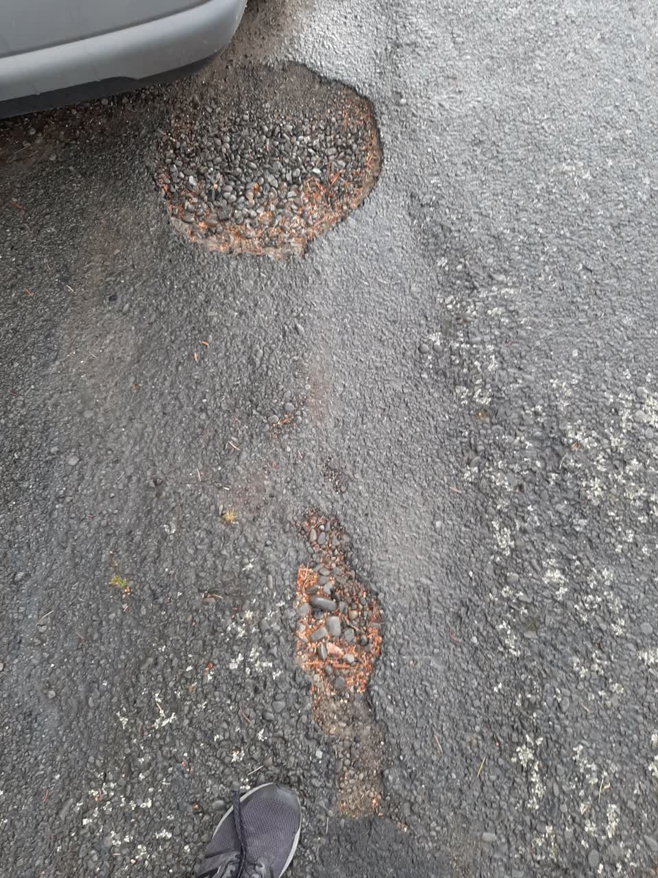 The photograph attached to this roading/streets report