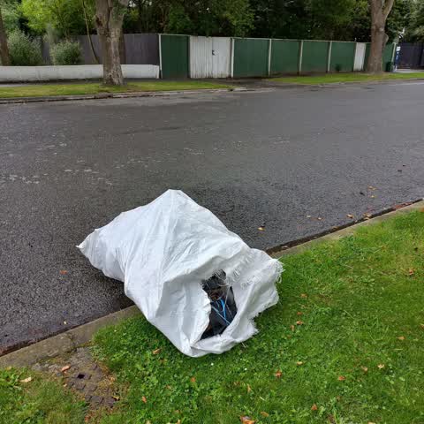 Rubbish/Recycling, a report photo