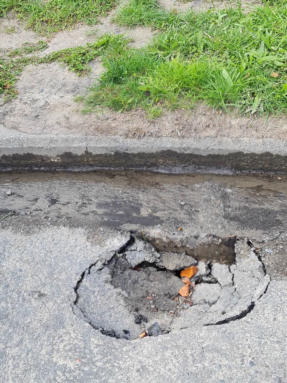 The photograph attached to this roading/streets report