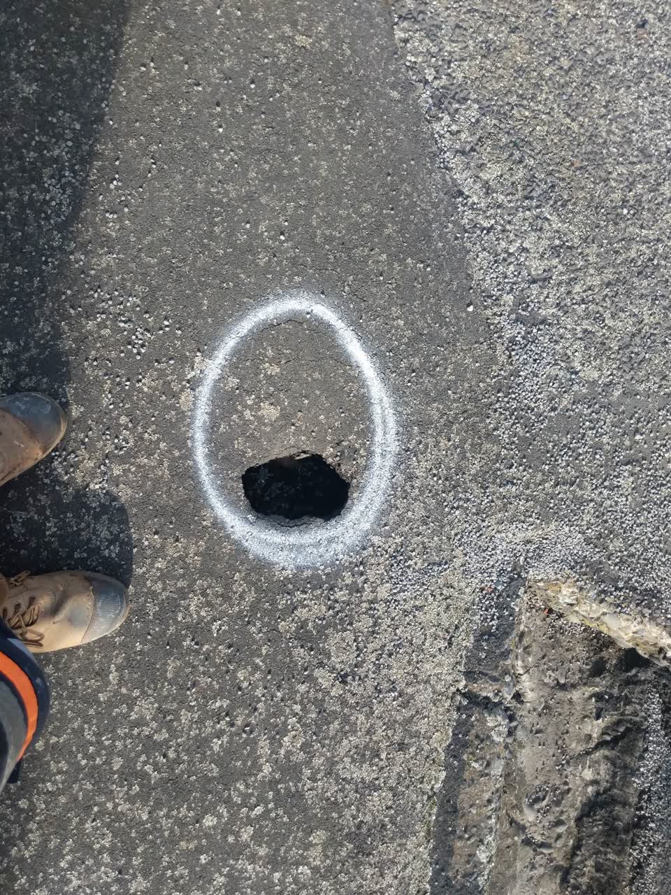 The photograph attached to this roading/streets report