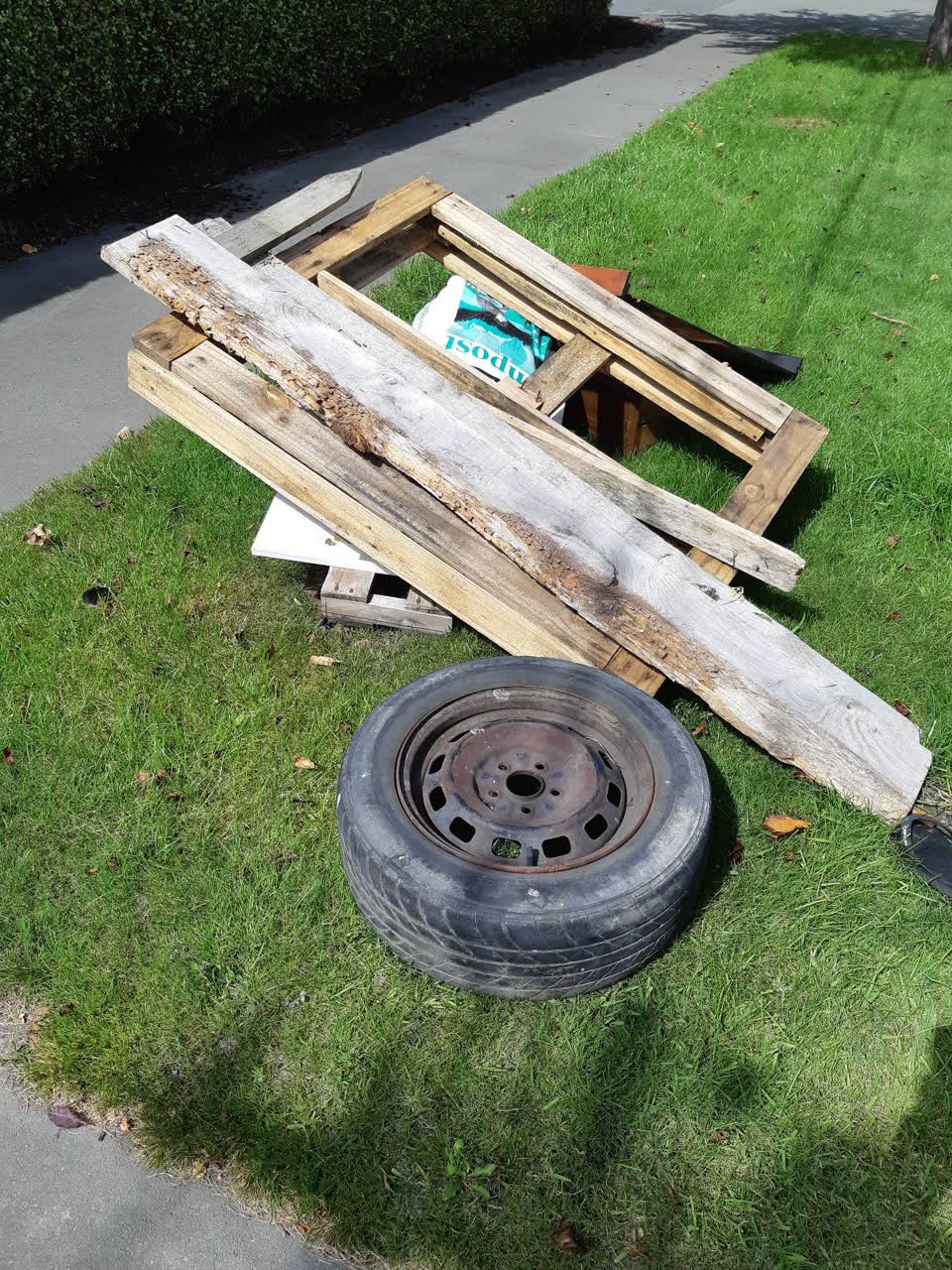 The photograph attached to this rubbish/recycling report