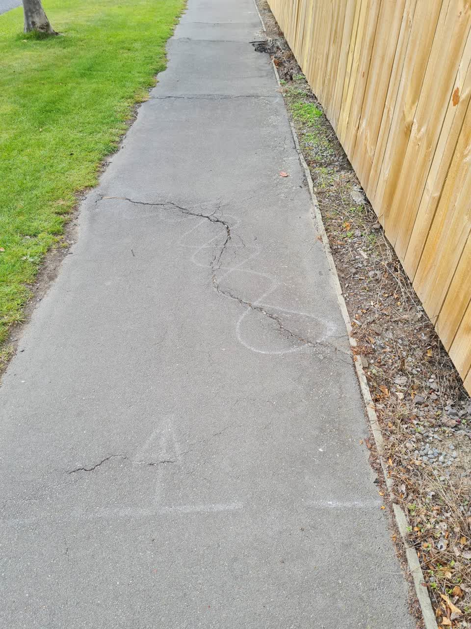 The photograph attached to this roading/streets report