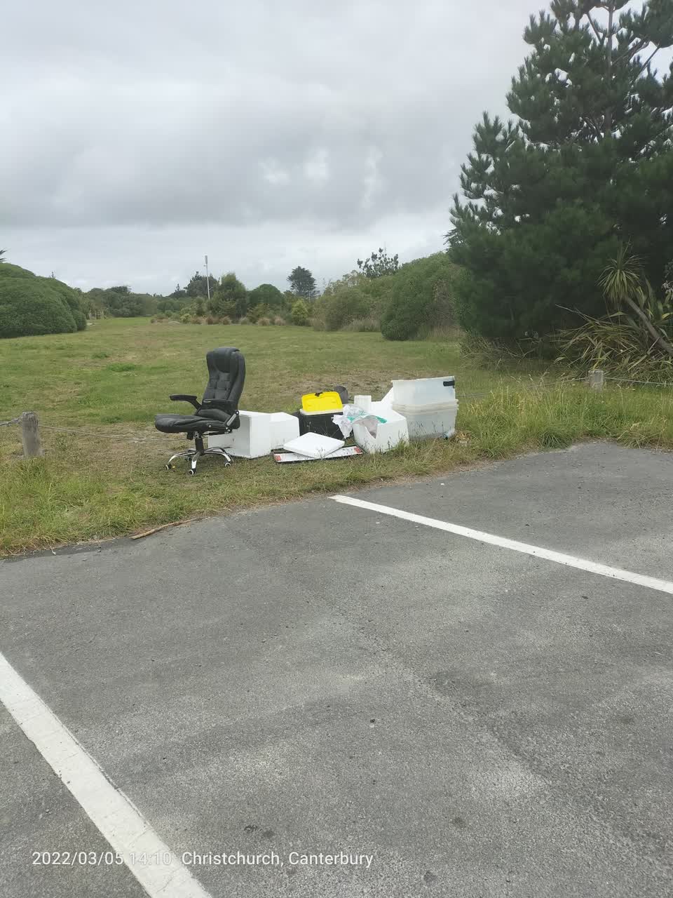 The photograph attached to this rubbish/recycling report