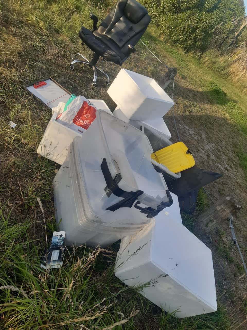 The photograph attached to this rubbish/recycling report