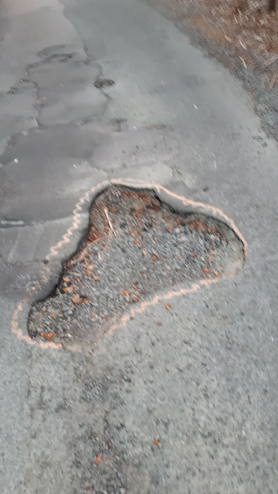 The photograph attached to this roading/streets report