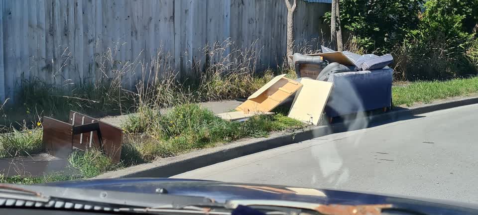 The photograph attached to this rubbish/recycling report