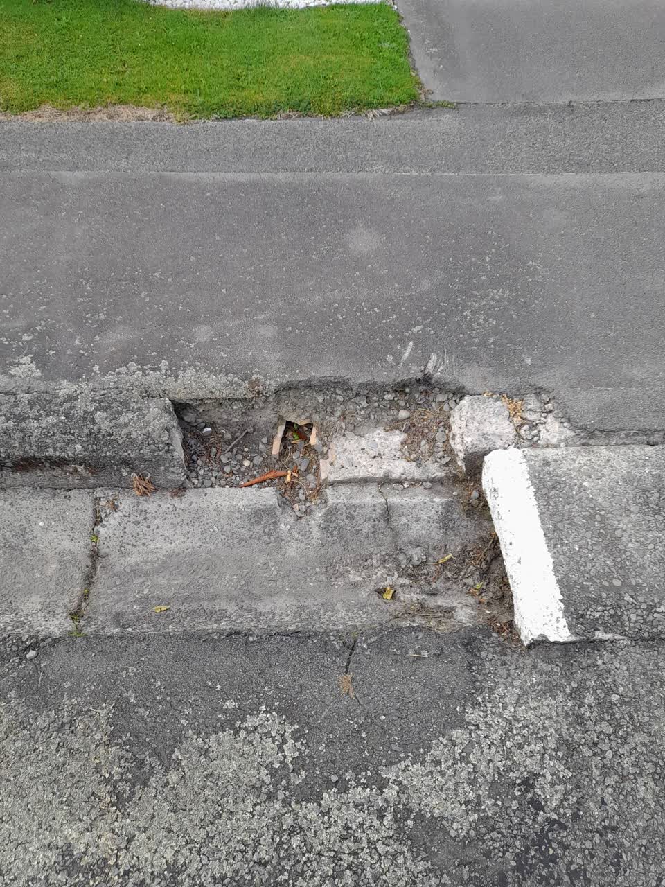 The photograph attached to this roading/streets report