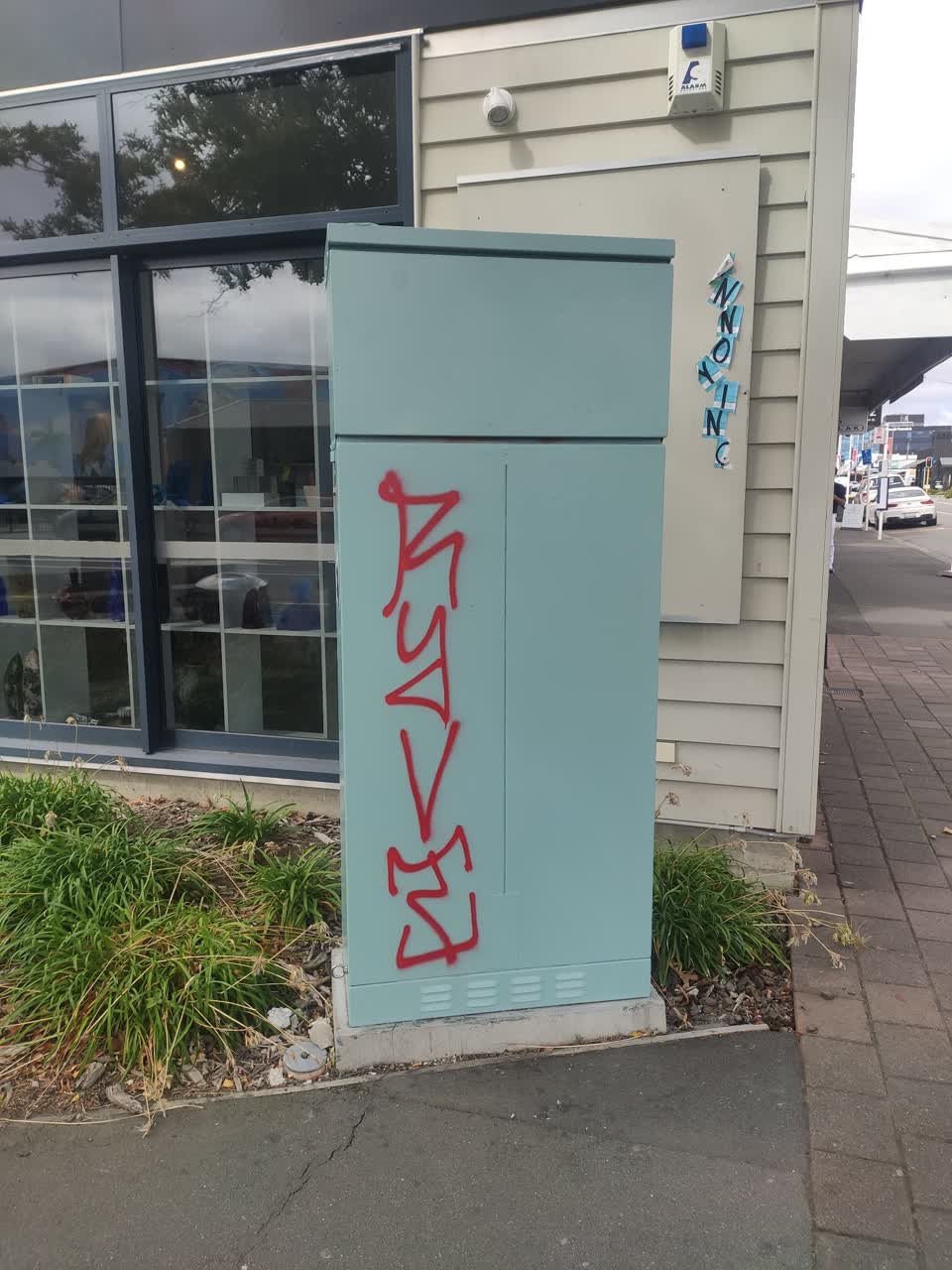 The photograph attached to this graffiti report