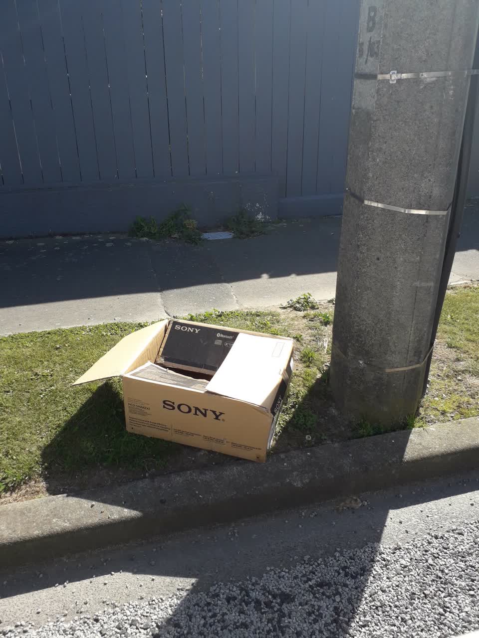 The photograph attached to this rubbish/recycling report