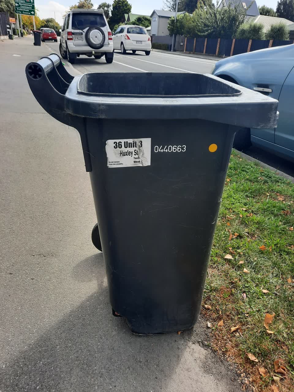 The photograph attached to this rubbish/recycling report
