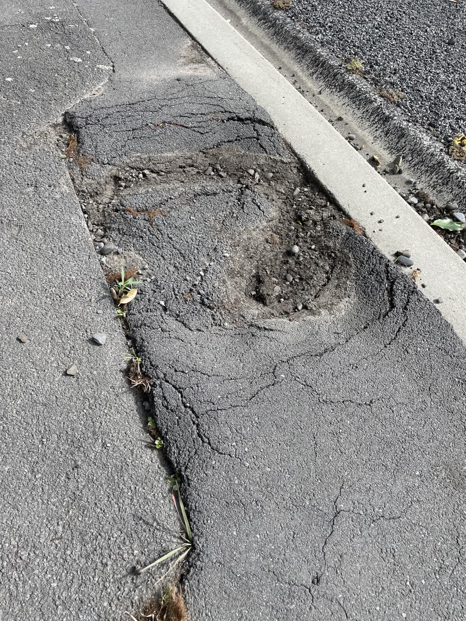 The photograph attached to this roading/streets report