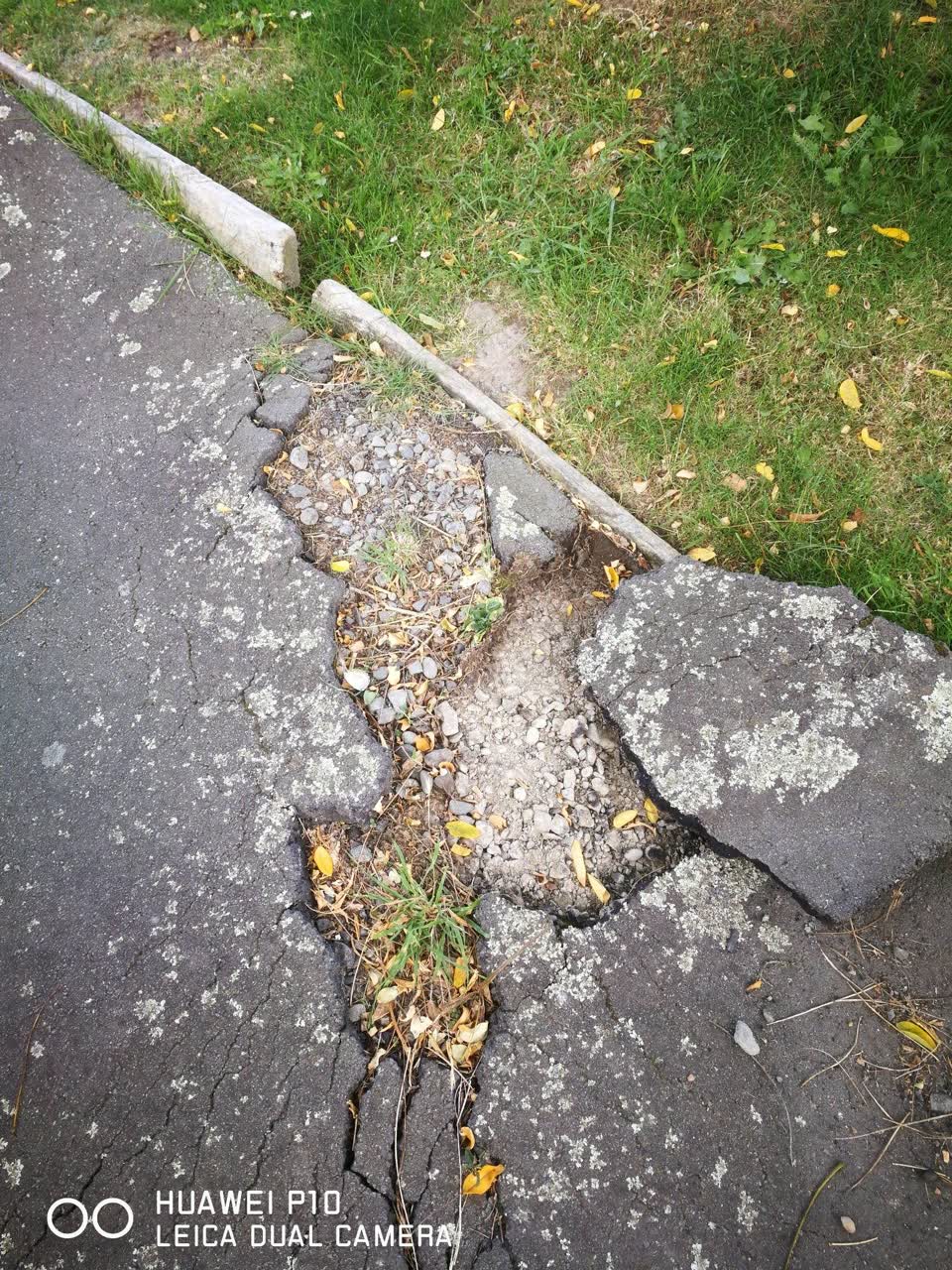 The photograph attached to this roading/streets report