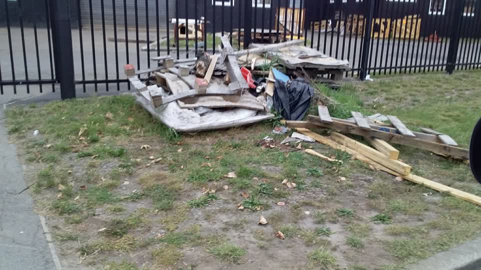 The photograph attached to this rubbish/recycling report