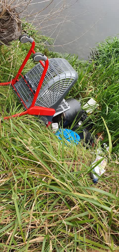 Rubbish/Recycling, a report photo