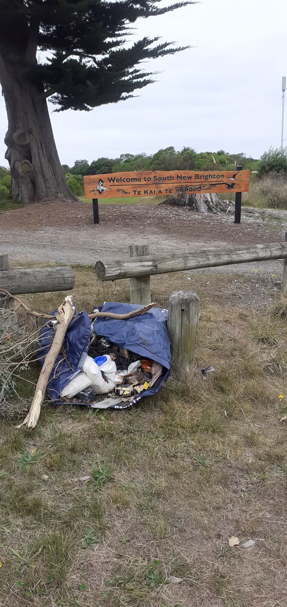 The photograph attached to this rubbish/recycling report