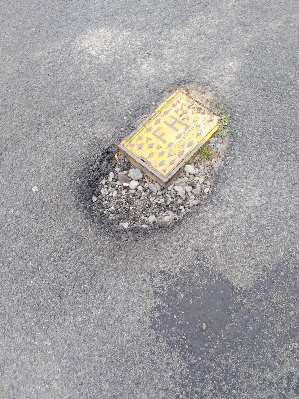 The photograph attached to this roading/streets report