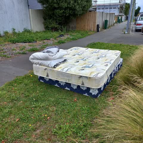 Rubbish/Recycling, a report photo