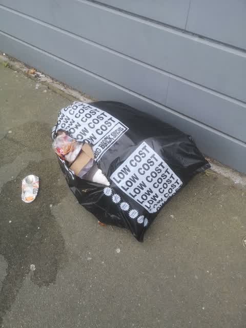 Rubbish/Recycling, a report photo