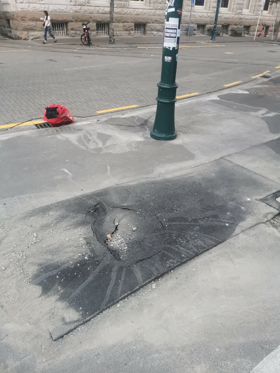The photograph attached to this roading/streets report