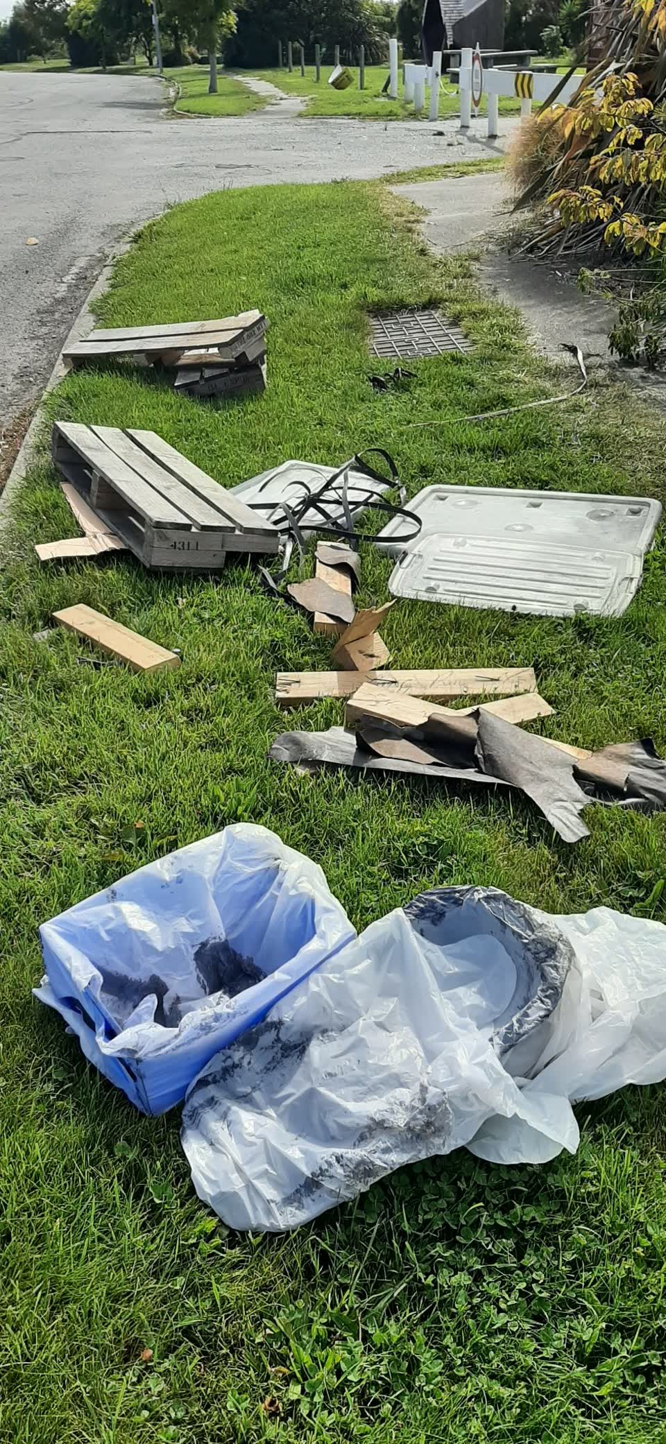 The photograph attached to this rubbish/recycling report