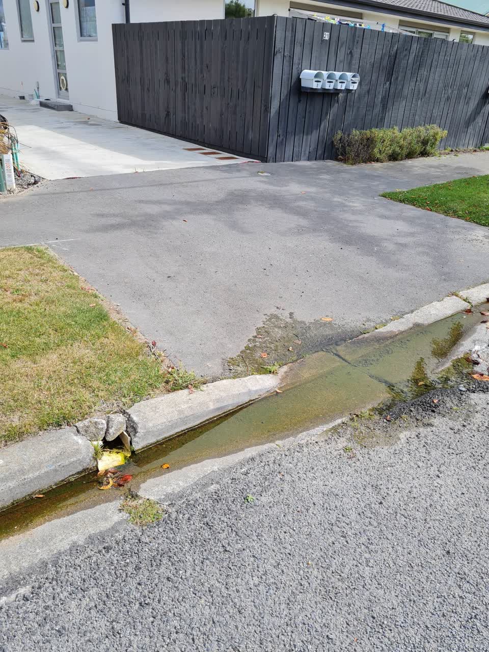 The photograph attached to this sewer - leak / blockage report