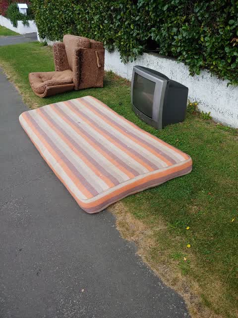 Rubbish/Recycling, a report photo