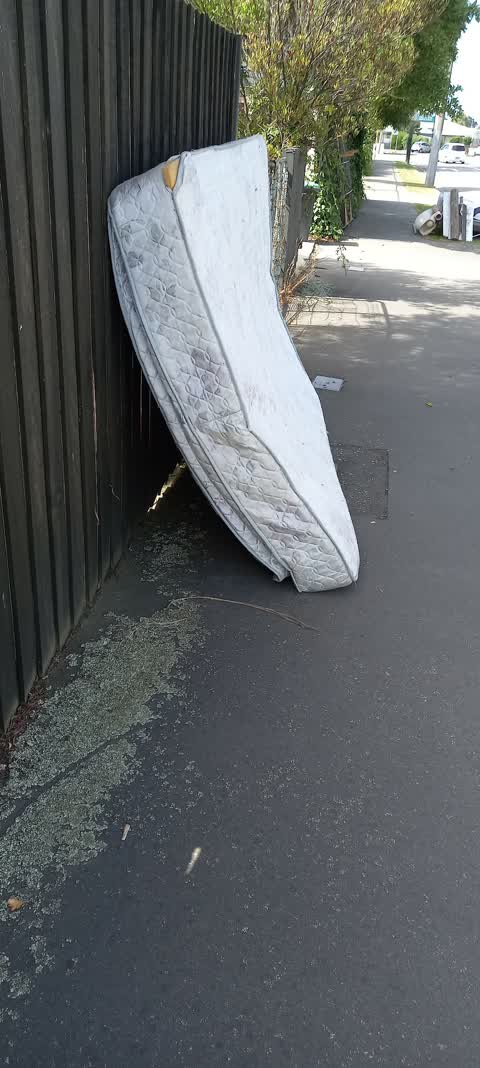 Rubbish/Recycling, a report photo