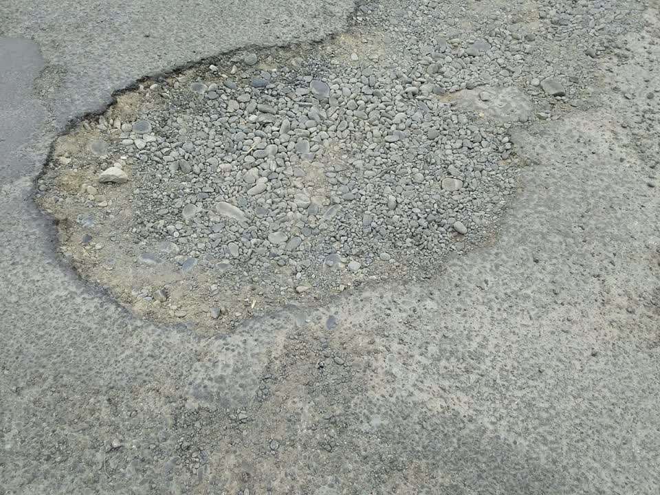 The photograph attached to this roading/streets report