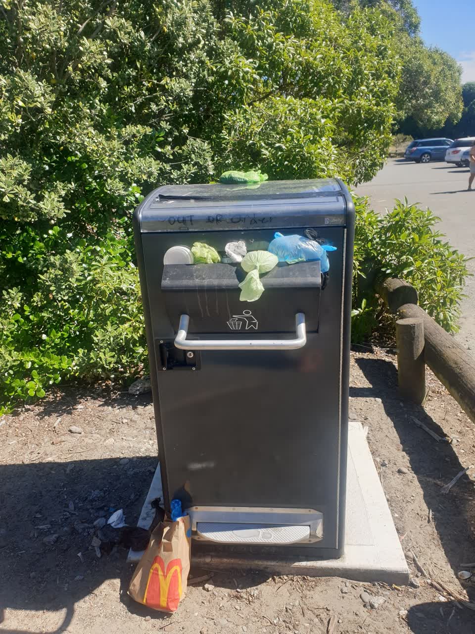 The photograph attached to this rubbish/recycling report