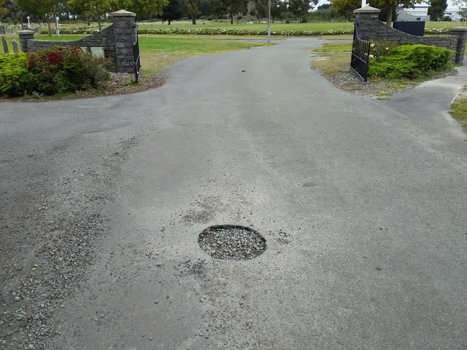 The photograph attached to this roading/streets report