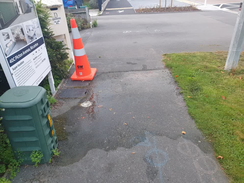 The photograph attached to this roading/streets report