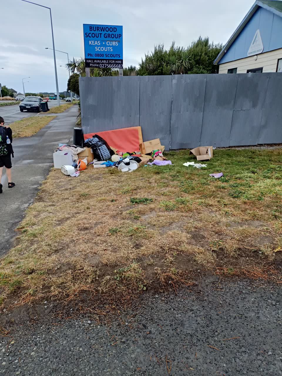 The photograph attached to this rubbish/recycling report