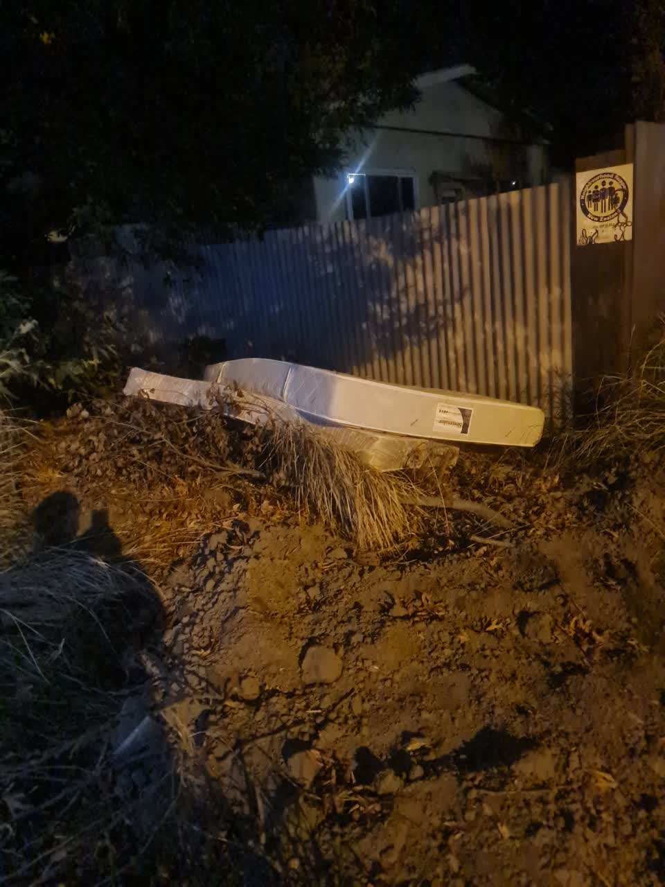 The photograph attached to this rubbish/recycling report