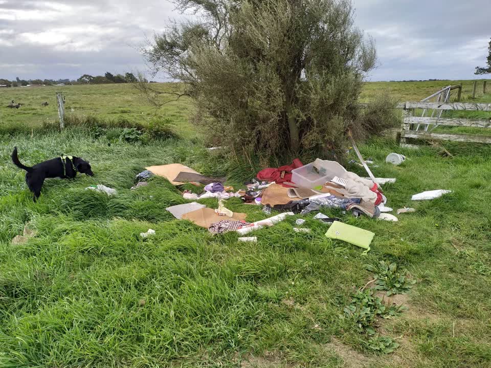 The photograph attached to this rubbish/recycling report