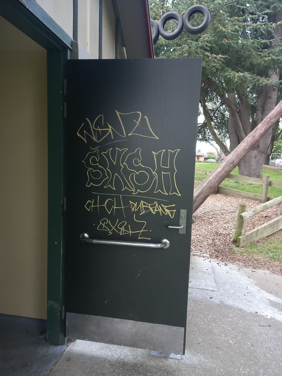 The photograph attached to this graffiti report
