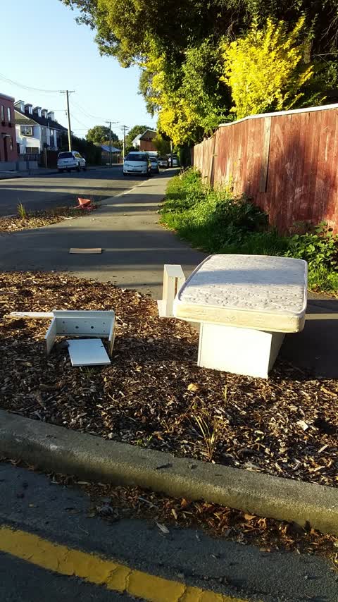 Rubbish/Recycling, a report photo