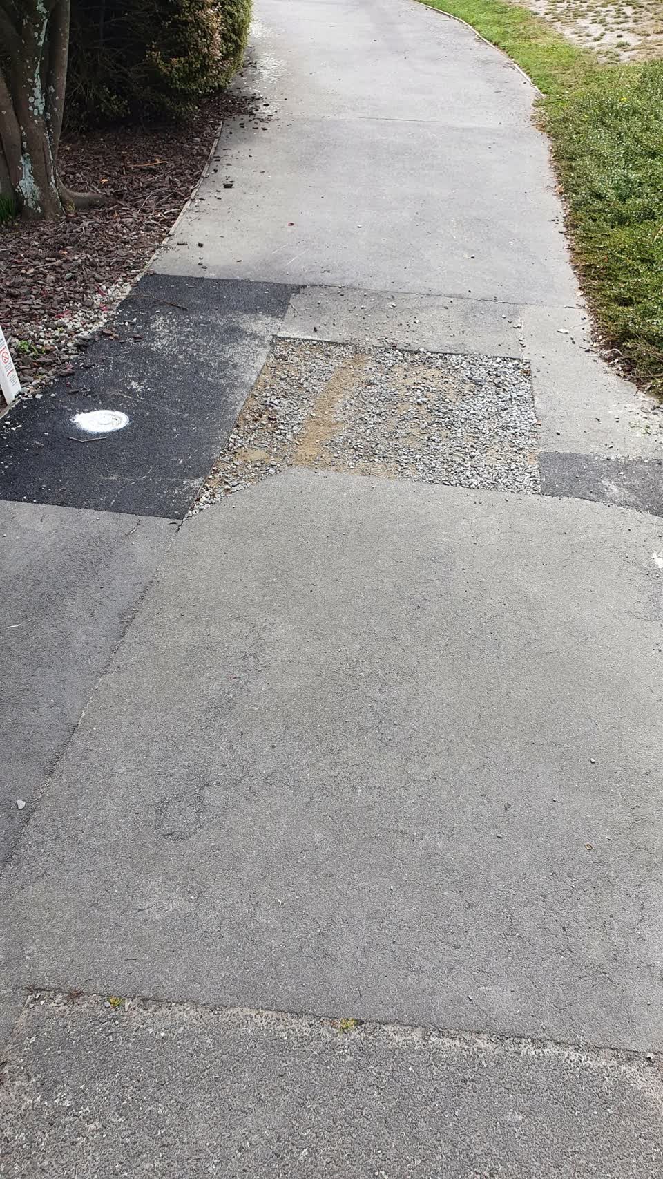 The photograph attached to this roading/streets report