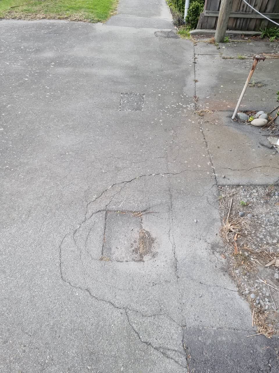 The photograph attached to this roading/streets report