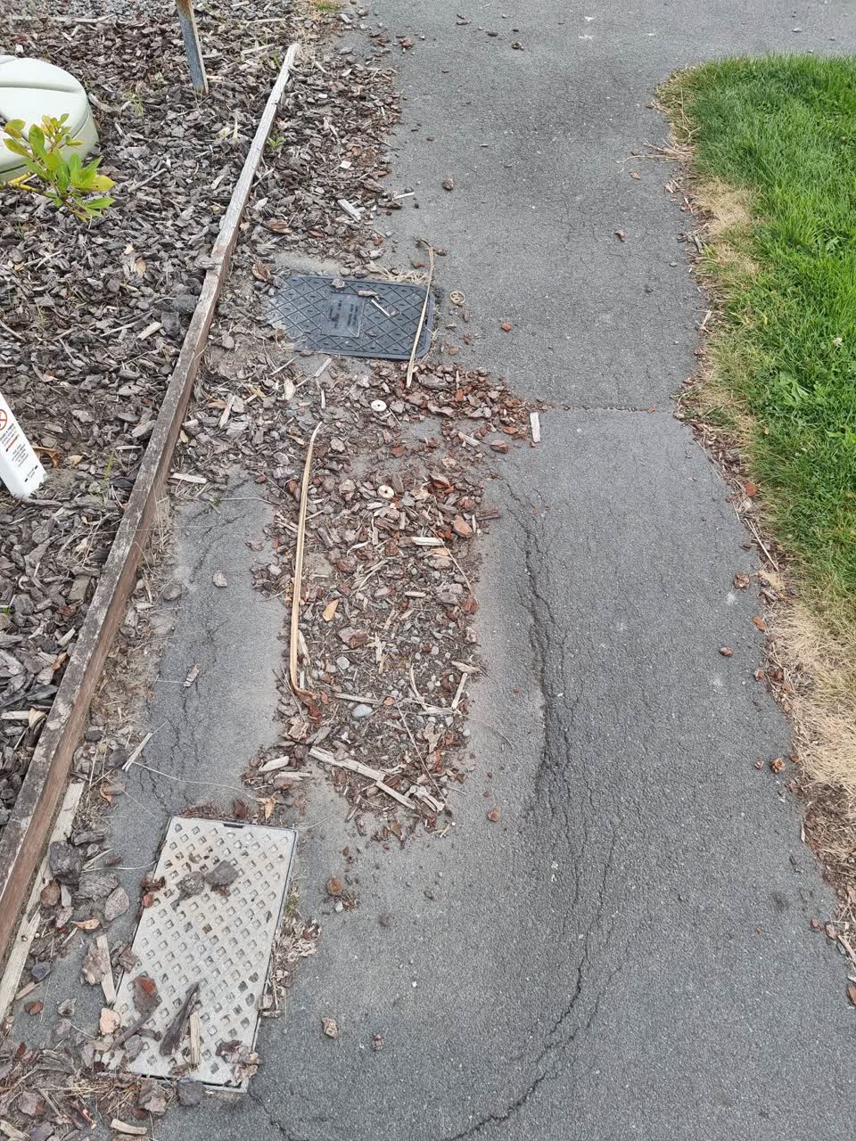 The photograph attached to this roading/streets report