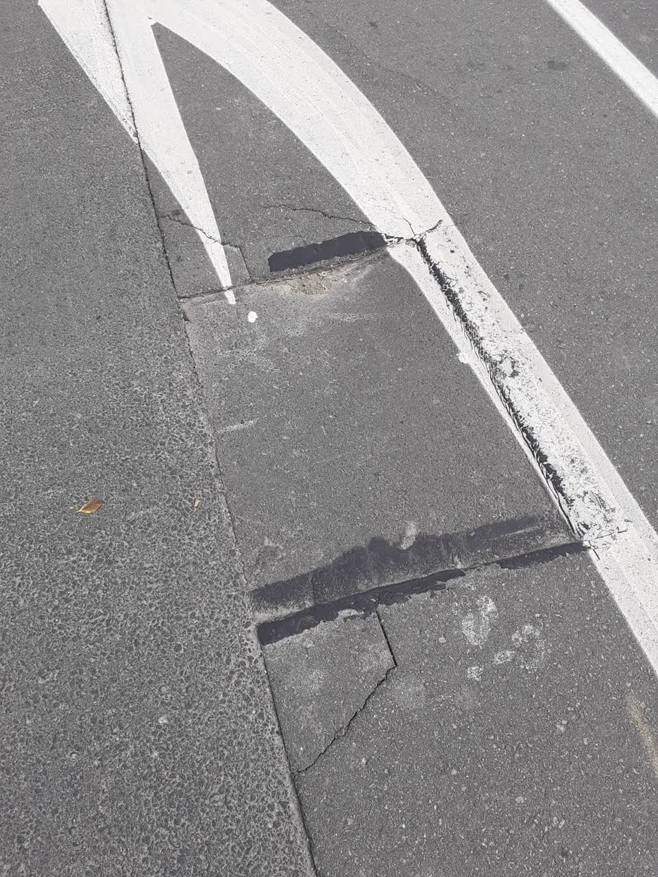 The photograph attached to this roading/streets report
