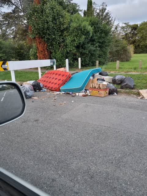 Rubbish/Recycling, a report photo