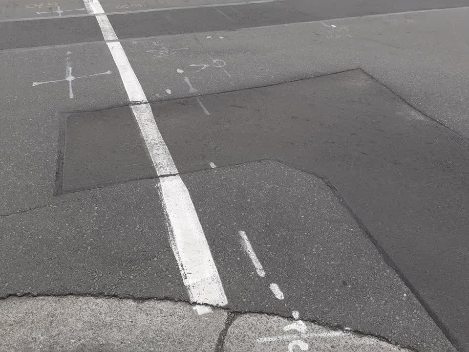 The photograph attached to this roading/streets report