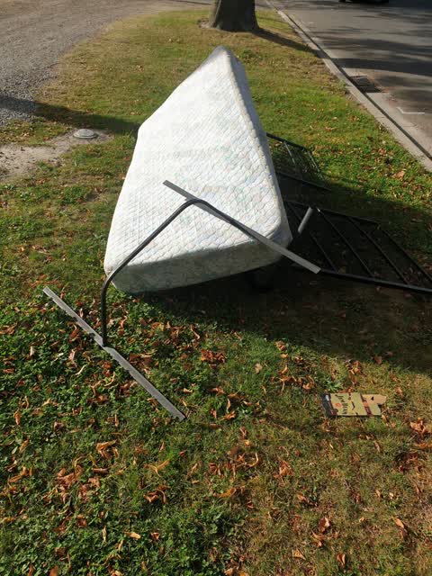 Rubbish/Recycling, a report photo