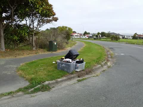 Rubbish/Recycling, a report photo