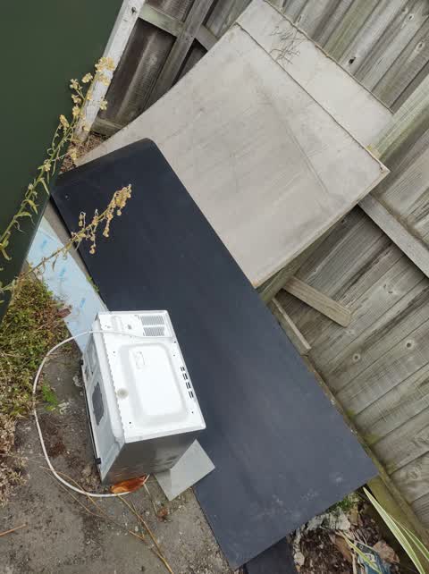 Rubbish/Recycling, a report photo